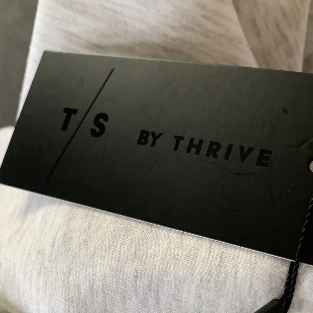 NWT Mixed Size 2pc Thrive Gray L Sweatshirt and M Sweatpants Athleisure Set - Picture 3 of 15